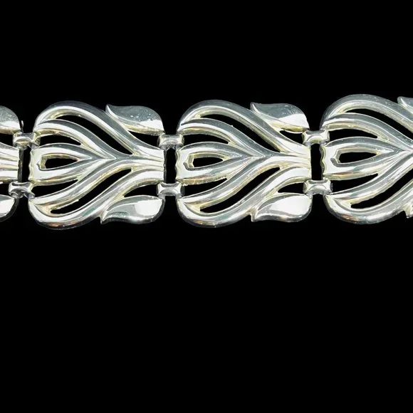 Chunky Gold Tone 4 Panel Link Bracelet 7 1/2" (4797) - Picture 3 of 7